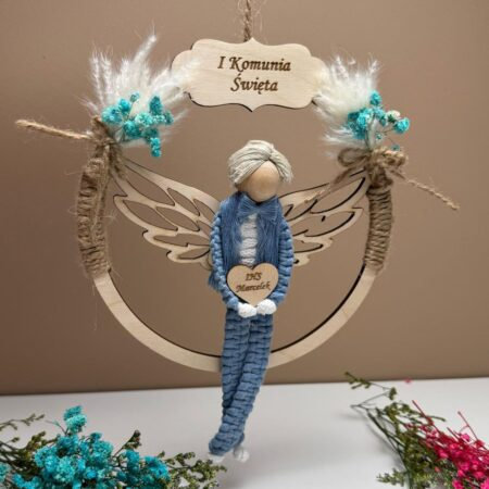 Pamiątka na Komunię – aniołek "Maksymilian " w ozdobnej obręczy