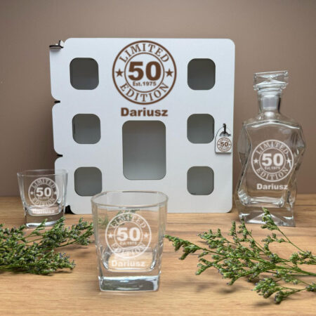 Karafka z 6 szklankami na urodziny w skrzynce (Grawer)