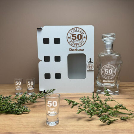 Karafka z 6 kieliszkami na urodziny w skrzynce (Grawer)