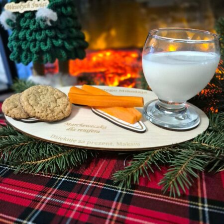talerz na ciasteczka i mleko dla Mikołaja