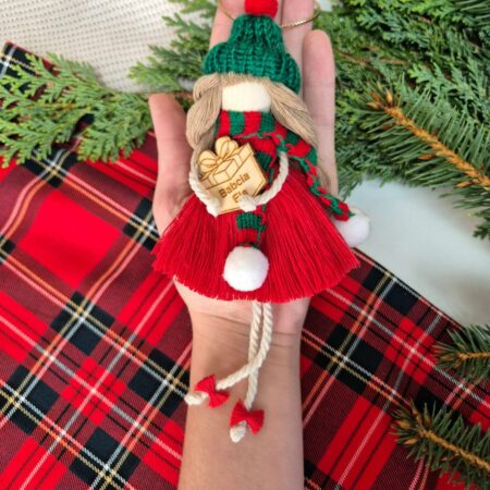 Personalizowany elf makramowy – prezent świąteczny lub dekoracja choinkowa